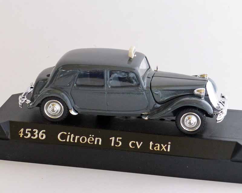 Citroen 15CV Taxi, grau