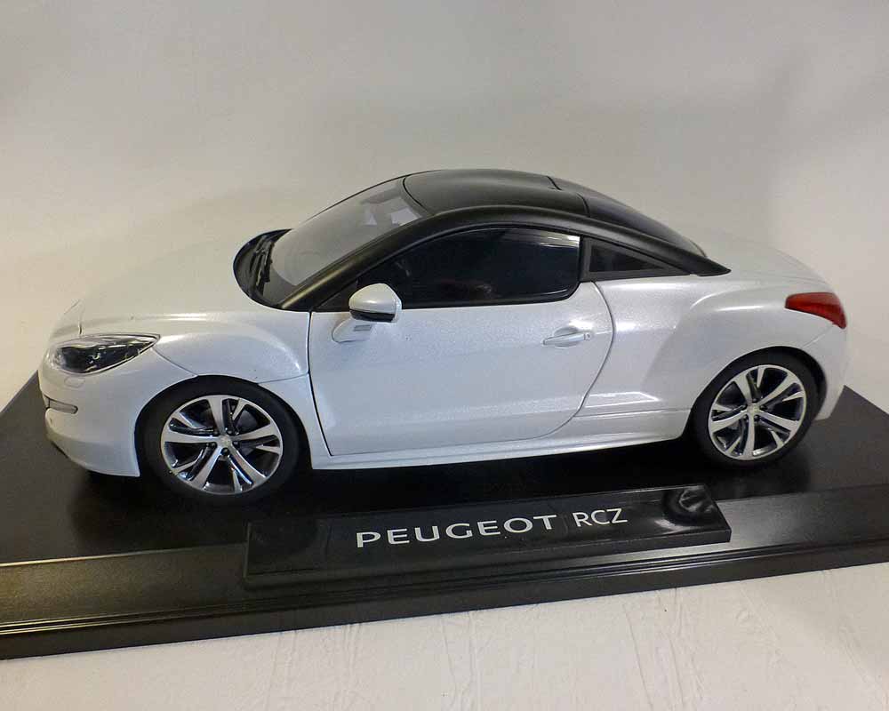 Peugeot RCZ, weiss-Metallic